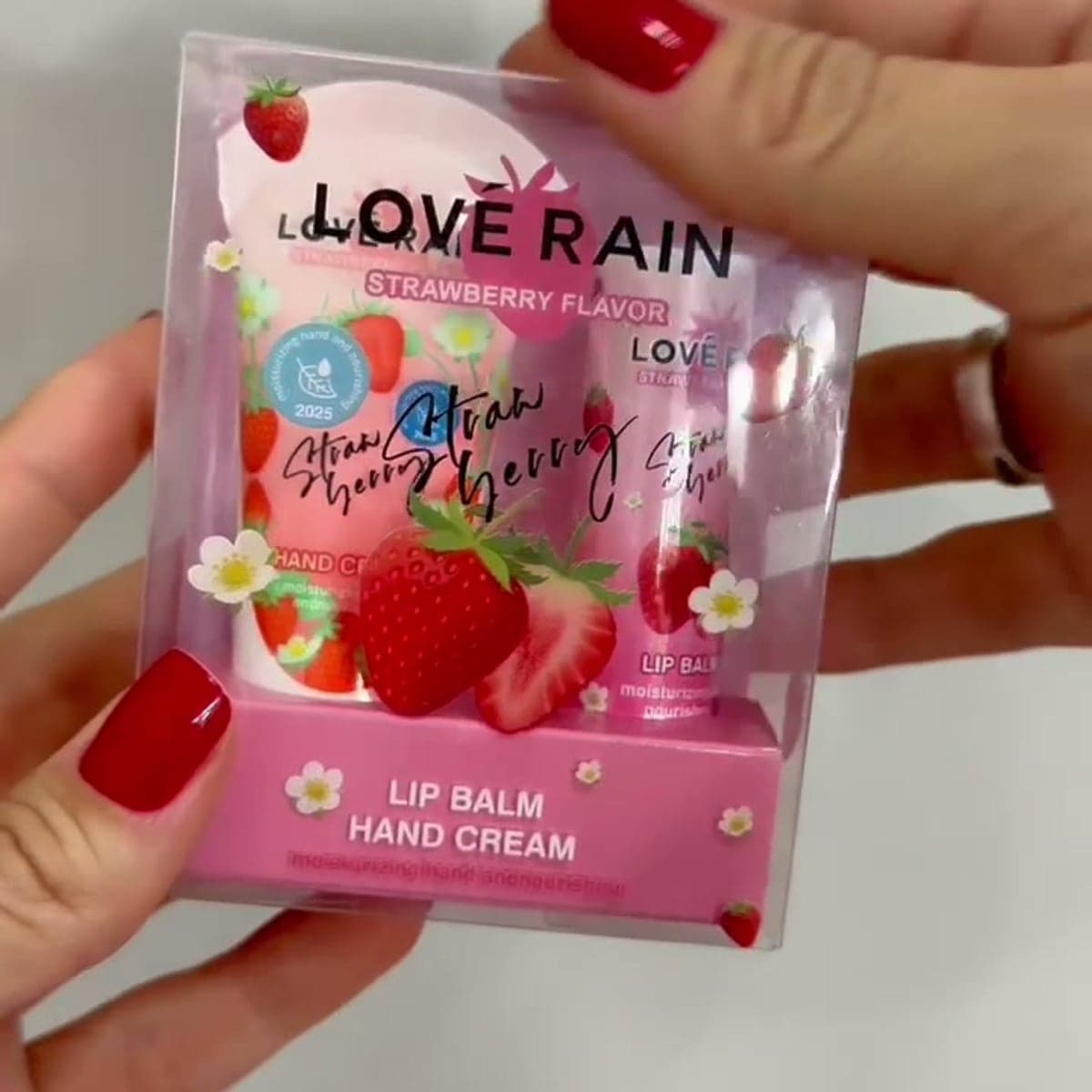 Kit Creme para as Mãos e Lip Balm (morango ou cereja)